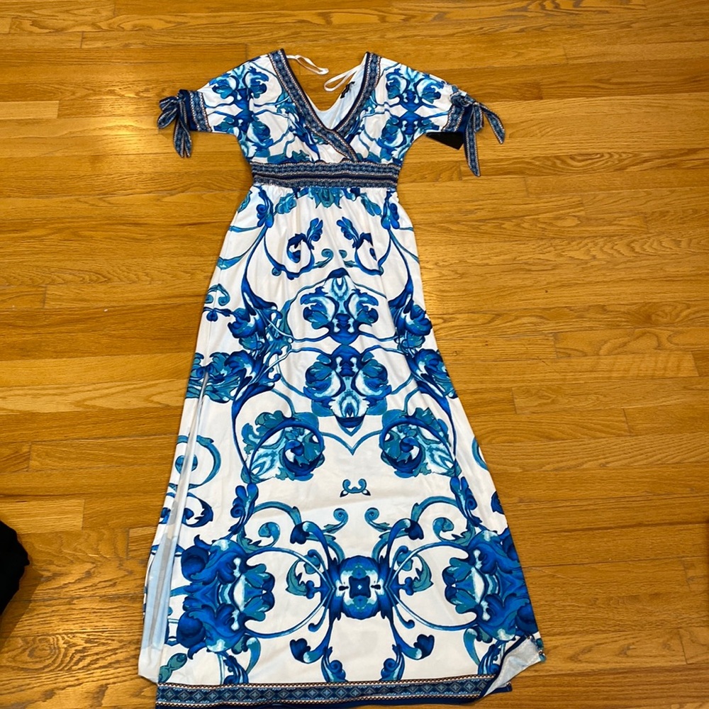 NWT Tie Sleeve Scroll Maxi Dress